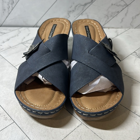 NWT Good Choice Womens Selly Navy Floral Applique Wedge Sandals Size 7M - Picture 3 of 9
